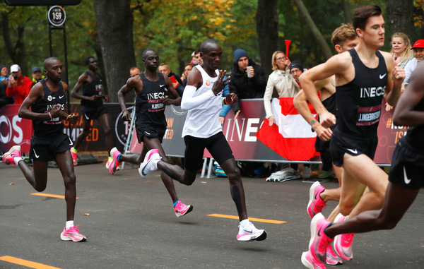▲基普喬蓋挑戰2小時內跑完馬拉松的人體極限。（圖／路透）