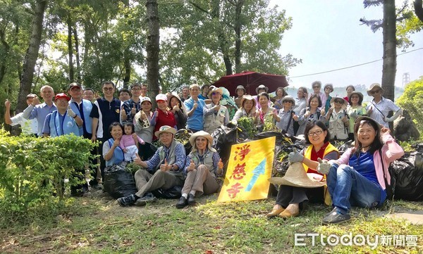 ▲ 小花終結者清除外來種植物 自製環保酵素守護家園。（圖／新北市農業局提供）