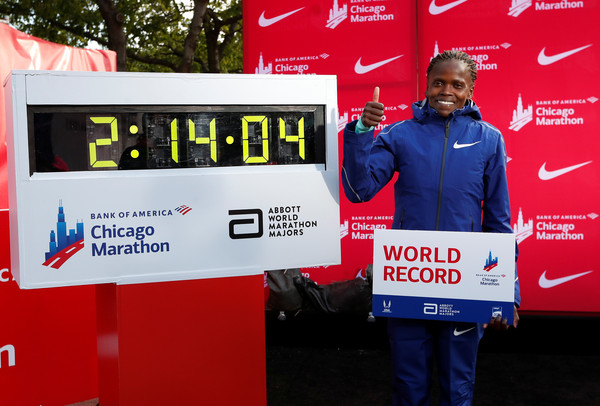 ▲肯亞女將科斯奇(Brigid Kosgei)打破馬拉松世界紀錄。（圖／路透）