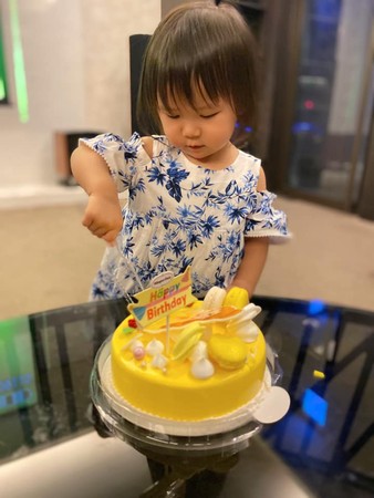 ▲江宏傑PO照慶祝女兒2歲生日。（圖／翻攝自Facebook／江宏傑 Chiang Hung-Chieh）