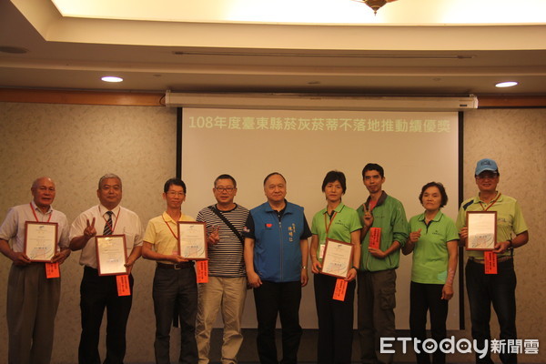 ▲菸灰菸蒂不落地認養評比競賽，由東河社區發展協會拔得頭籌。（圖／記者楊均典翻攝）