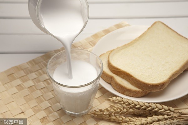 ▲麵包牛奶。（圖／CFP）