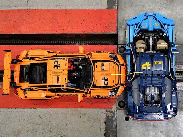 ▲保時捷911 GT3 RS撞上Bugatti Chiron！原來是樂高啊。（圖／翻攝ADAC）
