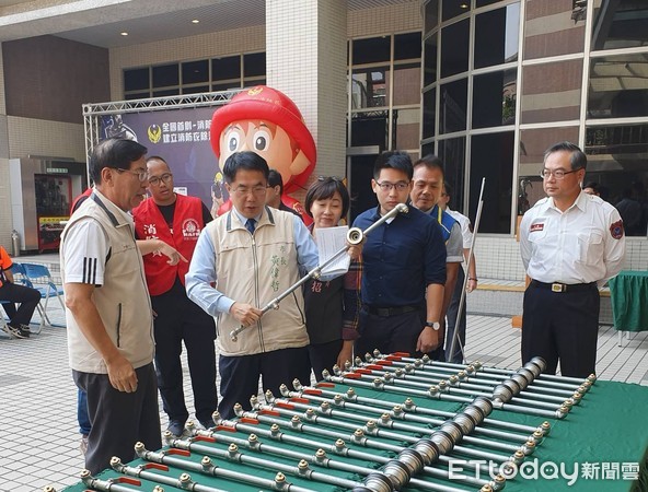 ▲台南市長黃偉哲前往台南市消防局視察，並了解「消防衣除污清洗SOP機制」及強化消防人員福利記者會。（圖／記者林悅翻攝，下同）