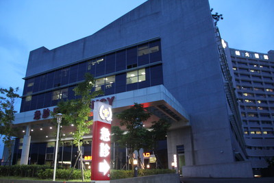 快訊／輔大醫院濺血！男泌尿科診間抽刀　名醫江漢聲負傷奪門驚逃