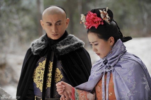 劉詩詩在《步步驚心》裡飾演穿越到古代、與雍正皇帝相戀的「若曦」一角，不但迷倒了高高在上的皇上，也成功擄獲了吳奇隆的心。
