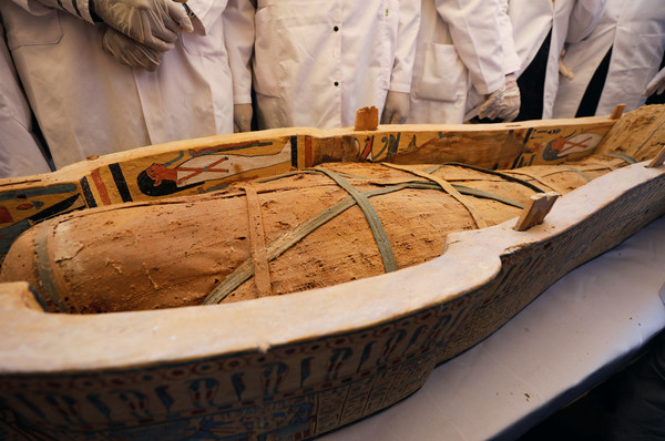 ▲▼埃及考古團隊在埃及盧克索（Luxor）帝王谷（Valley of the Kings）出土30具3000年前的完整木乃伊與棺木。（圖／路透）