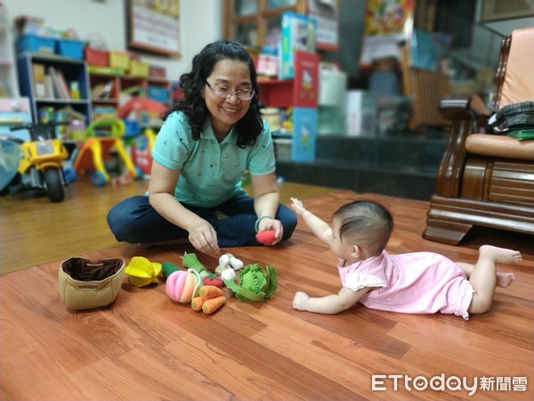 ▲保母照顧嬰幼兒。（示意圖／記者林悅翻攝）