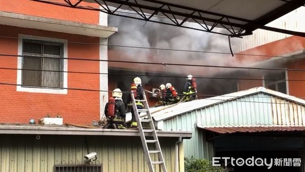 ▲▼樹林塑膠工廠驚傳火警。（圖／記者游宗樺攝）