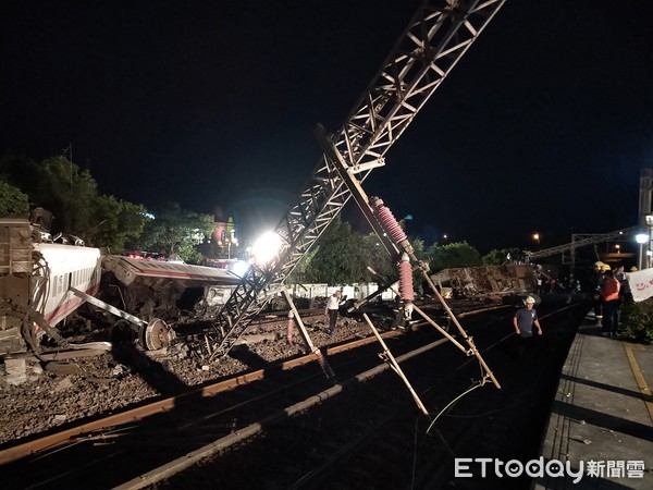 ▲台鐵6432次普悠瑪2018年10月21日下午，在新馬站翻覆，造成18人死亡、200多人輕重傷。（圖／記者游芳男攝，下同）