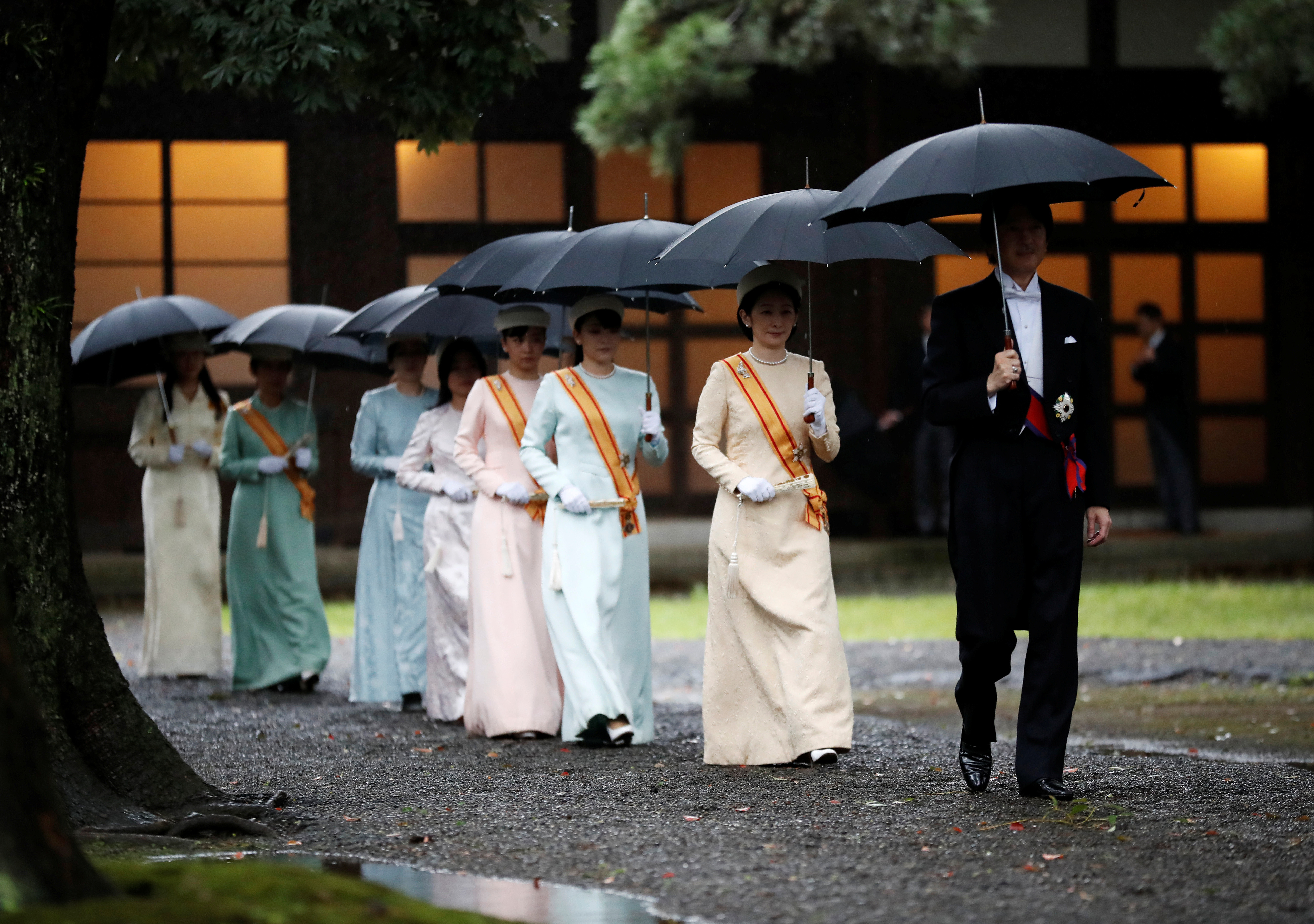 ▲▼日本天皇即位／文仁親王與王妃紀子抵達。（圖／路透）