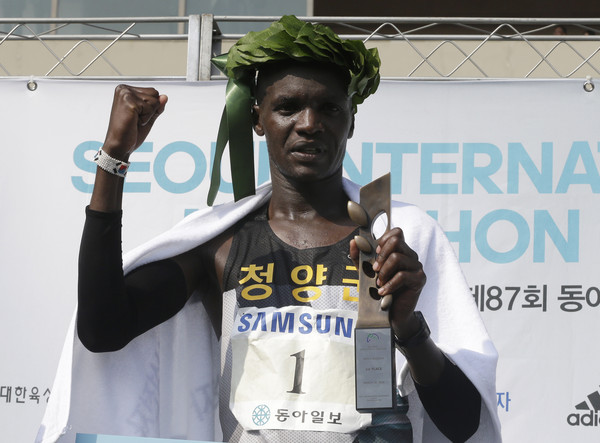 ▲▼本名威爾遜（Wilson Loyanae Erupe）的南韓馬拉松選手吳走韓（Oh Joo-han）。（圖／達志影像／美聯社）