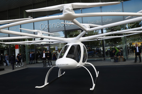 ▲Volocopter在2017年的法蘭克福車展（IAA）展出空中計程車。（圖／路透）