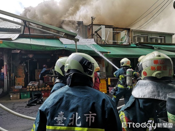 ▲▼萬華雙和市場火警。（圖／記者黃彥傑攝）