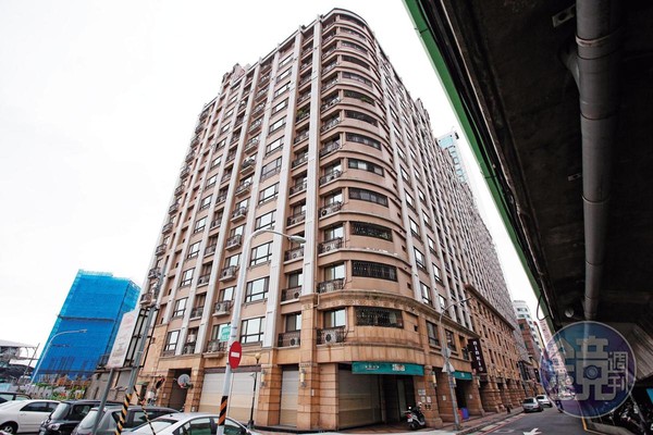 蔡城的遺體停放在新北市三重這處社區大樓1樓，長達7年。