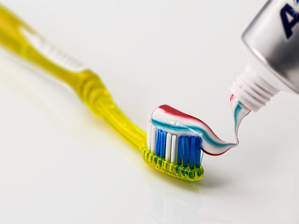 ▲▼從「擠牙膏」方式看潛在個性             。（圖／Unsplash、Pixabay）
