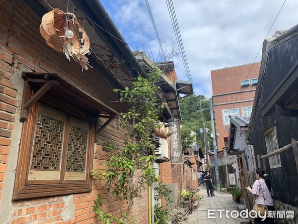 ▲▼「浪漫台三線藝術季」北埔藝術小鎮。巷弄迷宮藏「神秘小人偶」。（圖／記者林育綾攝）