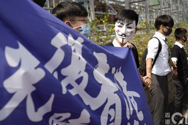 ▲中學學界水運會人鏈　抗議學體會限採訪、禁叫口號、大減學生門票（圖／香港01授權提供，下同）