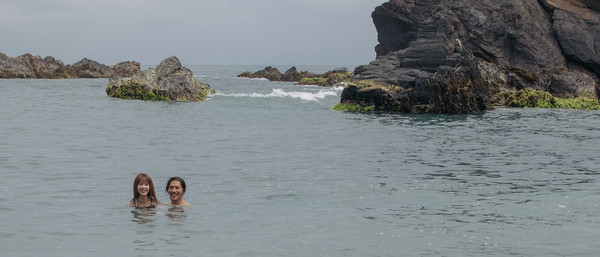 ▲▼藍正龍、郭書瑤潛水。（圖／華映提供）