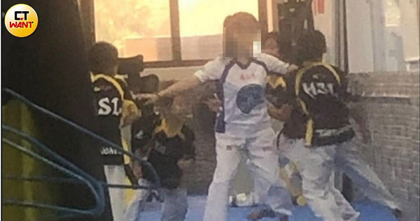 【金牌教練又出包3】道館「激戰」撞壞沙發　傳播妹竟變教練