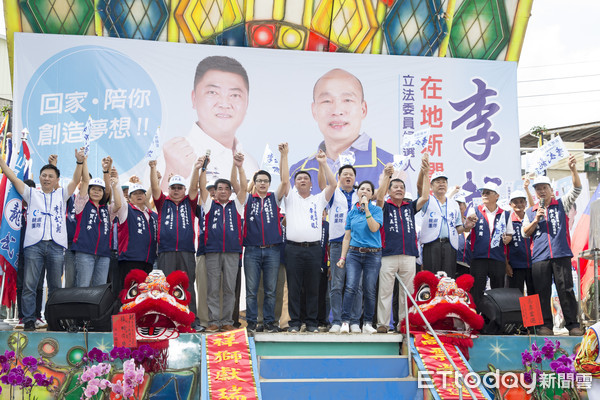 ▲國民黨徵召角逐台南第二選區立委參選人李武龍玉井競選服務處成立，現場鄉親熱情加油打氣，熱鬧滾滾。（圖／記者林悅翻攝，下同）