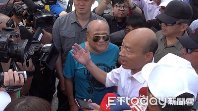 韓國瑜主題曲再+1　民眾鼓譟下唱《外婆的澎湖灣》