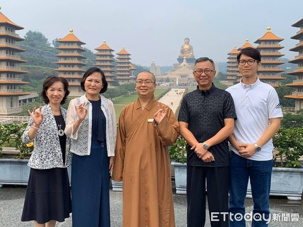 ▲立法院長蘇嘉全的太太洪恆珠28日早上在屏東市瑞光路成立競選總部，吸引不少支持者前來加油打氣            。（圖／記者陳崑福攝）