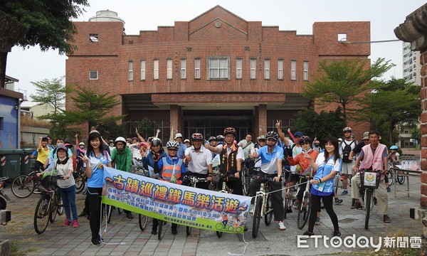 ▲台南新樓醫院與東光社區發展協會，舉辦「古蹟巡禮鐵馬樂活遊活動」，全程共近100騎士共同參與。（圖／記者林悅翻攝，下同）