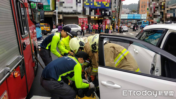 ▲▼基隆發生一起車禍             。（圖／記者郭世賢翻攝）