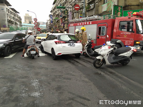 ▲▼基隆發生一起車禍             。（圖／記者郭世賢翻攝）