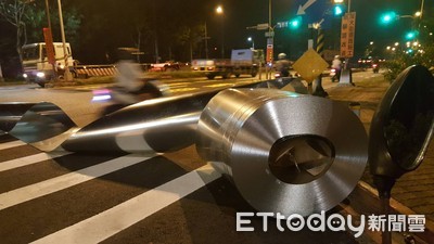 一剪斷繩子...上噸重「鋼捲」往司機重壓奪命　父女檔雇主判刑