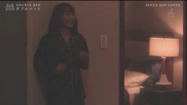 ▲▼日本實境節目《雙人床DOUBLE BED》，讓偶像演員飼貴丈與女性素人「假想戀愛」7天，一見面就睡同床。（圖／翻攝自TBS）