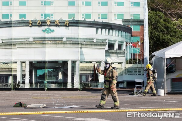 ▲台南市政府辦理全國首次生物病原重大危安事件暨恐怖攻擊應變之實兵演習，提升各單位的應變能力，確保市民的生命財產安全。（圖／記者林悅翻攝，下同）