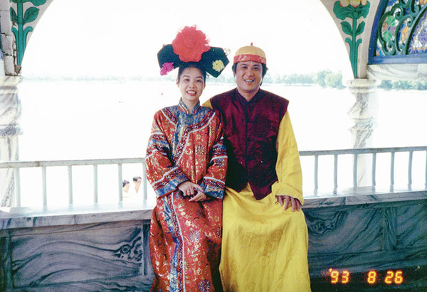 丈夫過世前，謝麗媚曾是「董娘」，因陪同丈夫做生意而走遍大江南北。（圖／家屬提供）