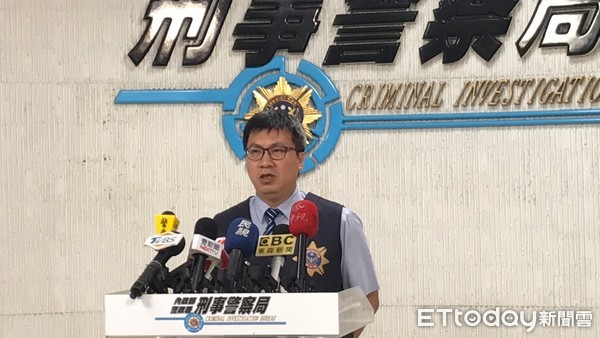 ▲刑事局29日發布全國掃蕩賭場績效，現場擺放超過上千萬元現金。（圖／記者張君豪攝）