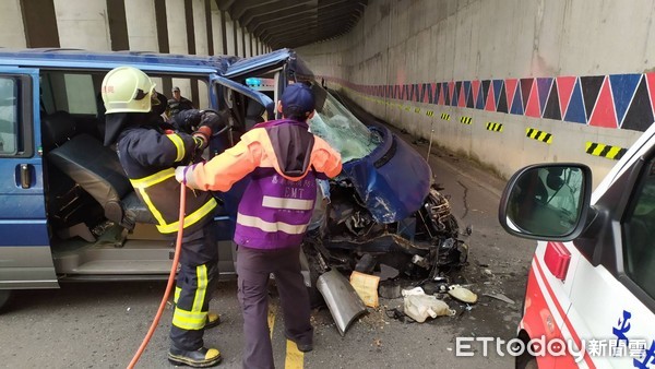 ▲▼台18線79.5K發生車禍案件，目前有一人受困          。（圖／記者翁伊森翻攝）