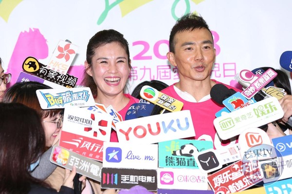 X先生表示曾和劉畊宏（右）、陳楚河等人一起吃飯，李冠億也跟著聚過幾次。