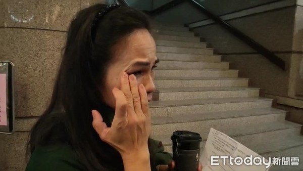 ▲▼普悠瑪事件傷者古秀琴，30日出庭普悠瑪準備程序庭時，說搭火車經過新車站還是很怕。（圖／記者游芳男翻攝，下同）