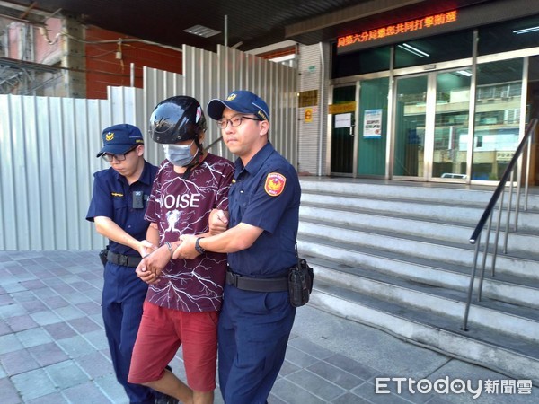 ▲台南市警六分局緝獲涉嫌持菜刀行搶超商的32歲吳姓男子到案。（圖／記者林悅翻攝，下同）