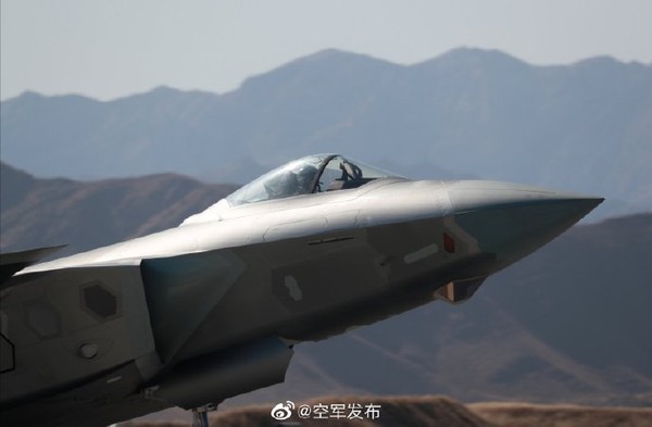 ▲▼ 解放軍空軍發布微博10月26日po出一張殲-20訓練照。（圖／翻攝自「空軍發布」微博）
