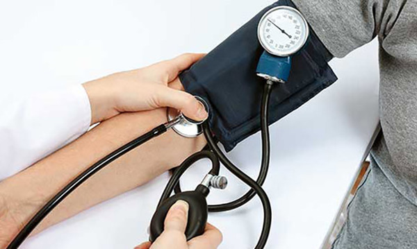 量血壓選對時間很重要　正確量測5步驟快記起來