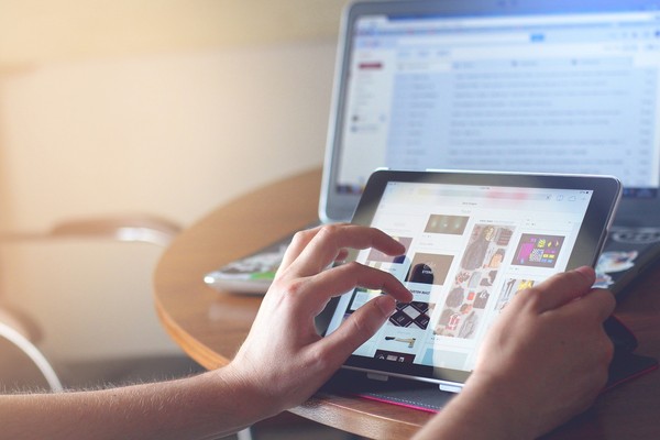 ▲iPad，筆電，網路，上網，購物，投保。（圖／pixabay）