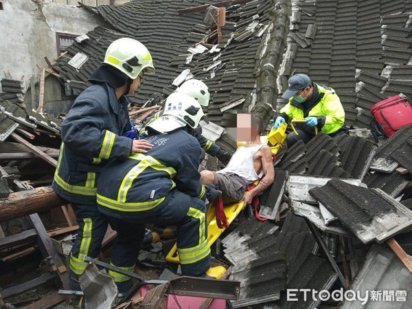 ▲▼宜蘭市老舊廢棄三合院屋頂塌陷，1男性遊客被壓傷。（圖／記者游芳男翻攝，下同）