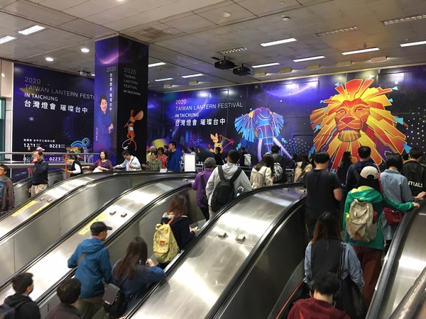 ▲台中市政府在台北捷運站行銷明年台灣燈會。（圖／台中市政府提供）