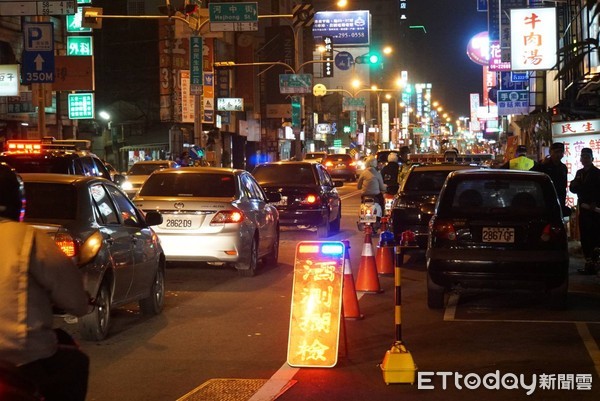 ▲台南市警察局於安南區鹿耳門土城聖母廟前廣場，舉行「封城抓酒駕」擴大聯合勤教，由市警局長周幼偉主持，宣示酒駕零容忍的決心。（圖／記者林悅翻攝，下同）