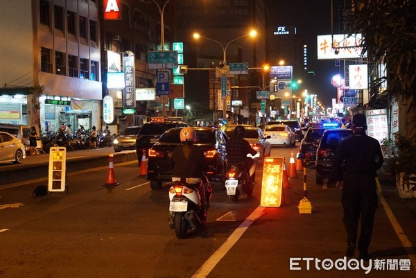 ▲台南市警察局於安南區鹿耳門土城聖母廟前廣場，舉行「封城抓酒駕」擴大聯合勤教，由市警局長周幼偉主持，宣示酒駕零容忍的決心。（圖／記者林悅翻攝，下同）