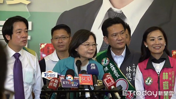 韓國瑜轟「綠營操控90%媒體」！蔡英文笑回：如果這樣他就不會當選高雄市長