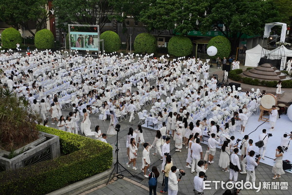 「台北國際白色野餐」中山堂登場！時尚名媛齊聚破1,600人 | ETto