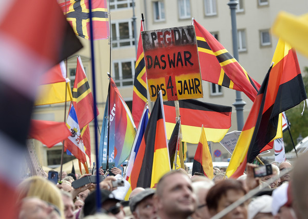 ▲▼「愛國歐洲人反對西方伊斯蘭化」（PEGIDA）在德國東部城市德勒斯登（Dresden）舉辦遊行活動。2018年10月21日。（圖／達志影像／美聯社）