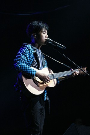 ▲韋禮安在北京開唱，一連演唱多首經典歌。（圖／IMC提供）